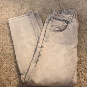 Girl’s gray jeans